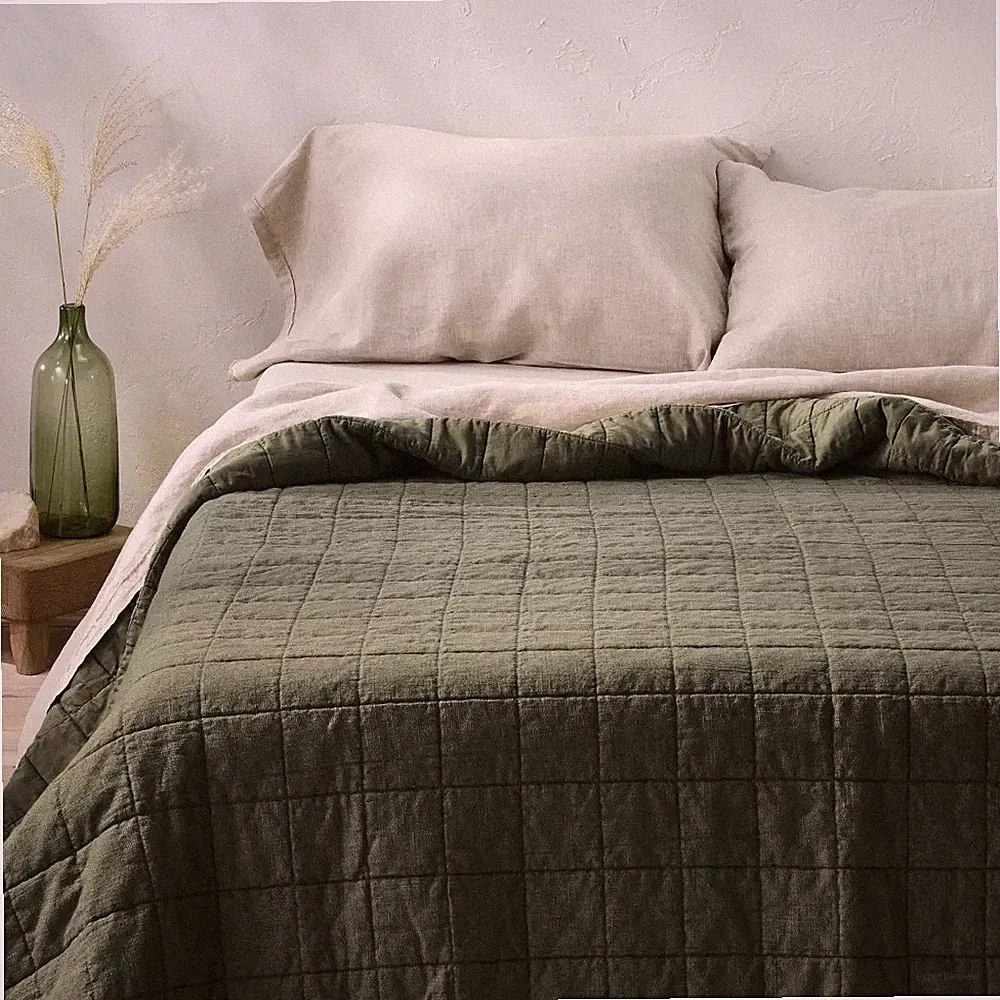 King Heavyweight Linen Blend Quilt Olive Green - Casaluna